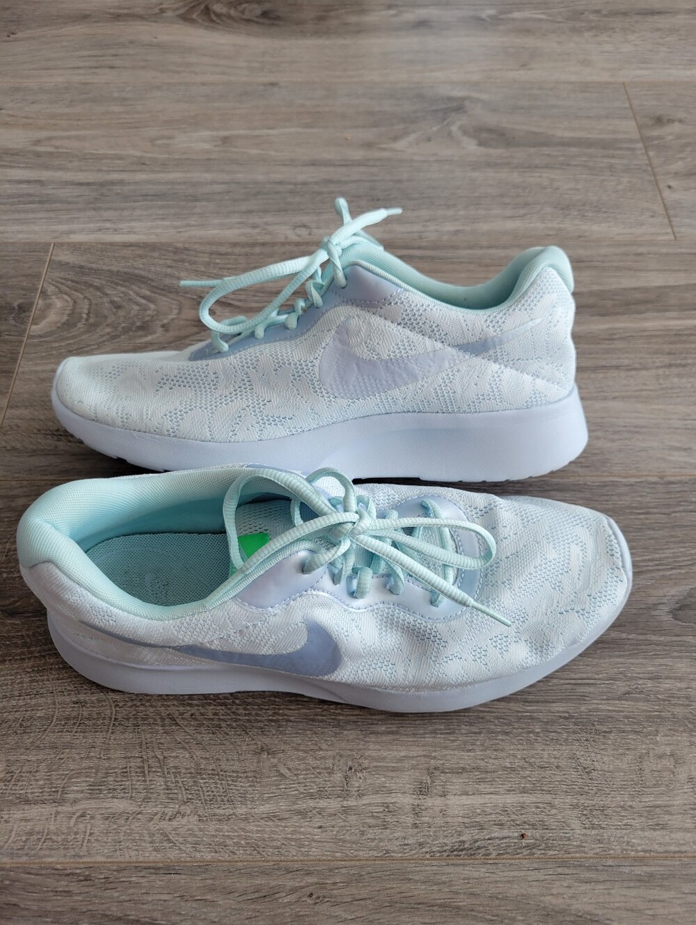 Nike Tanjun SE Running Shoes Size 9.5